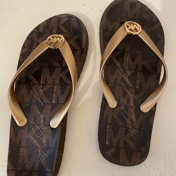 Metallic gold MK flip flops- - Picture 1 of 1